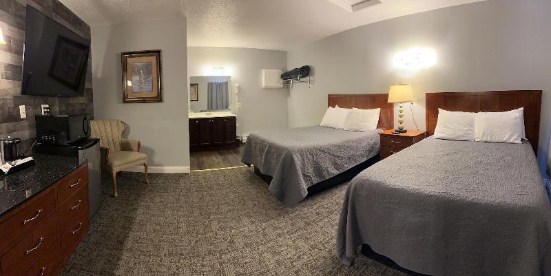 Pelican Motel image