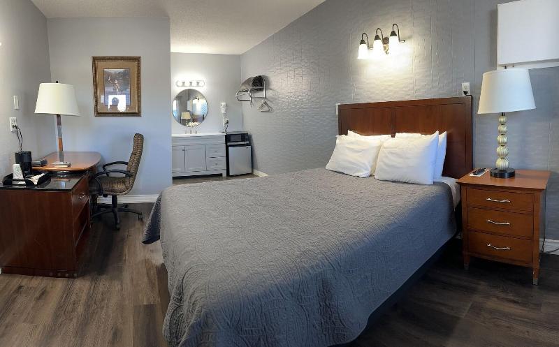 Pelican Motel image