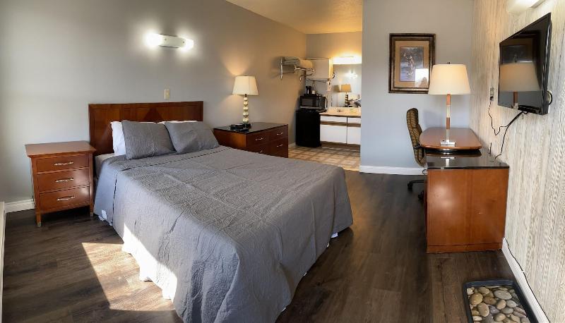 Pelican Motel image