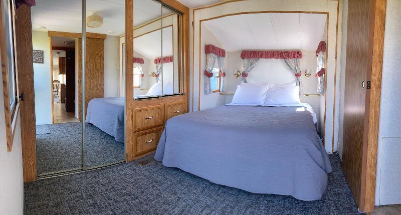 Pelican Motel image