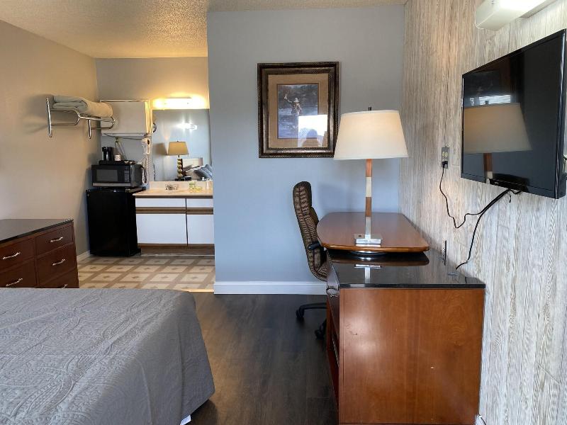 Pelican Motel image