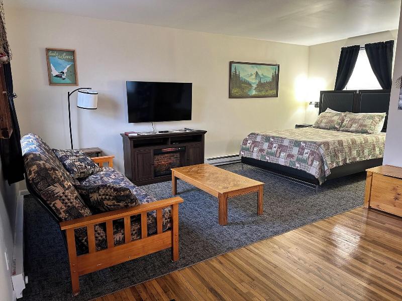 Pelican Motel image