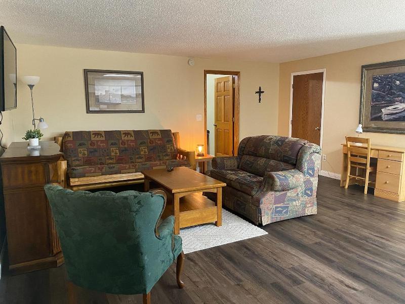 Pelican Motel image