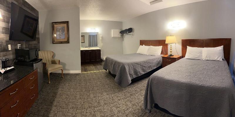 Pelican Motel image