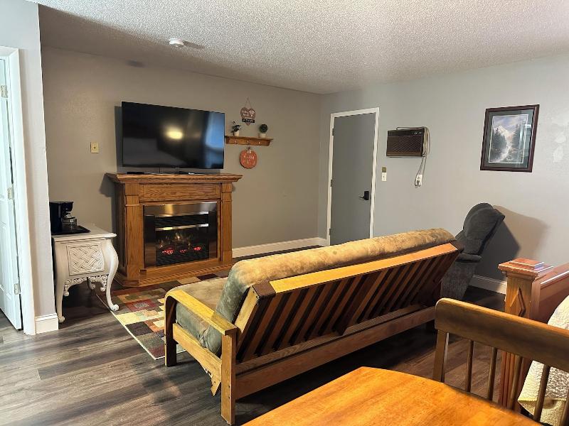 Pelican Motel image