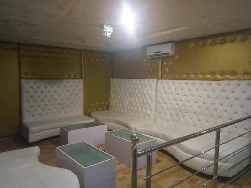 Glamour Park Hotel Suites image