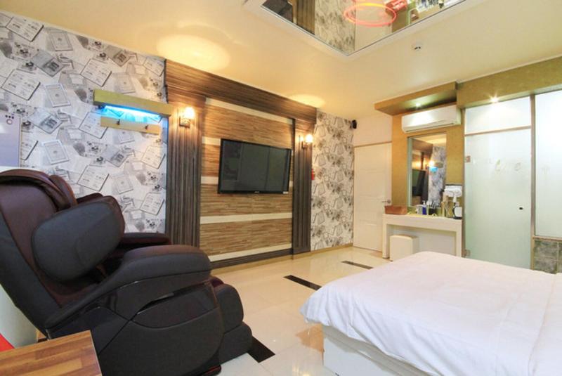 One Motel image