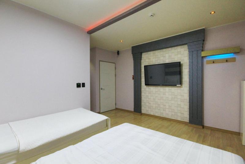 One Motel image