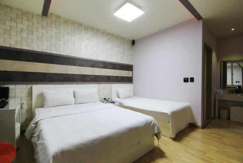 One Motel image
