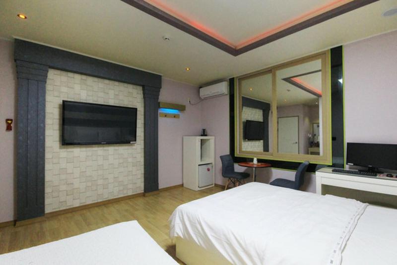 One Motel image
