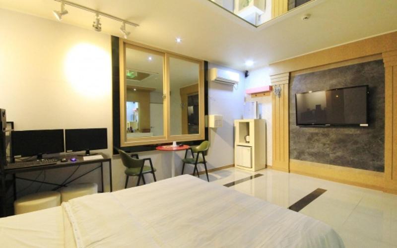 One Motel image