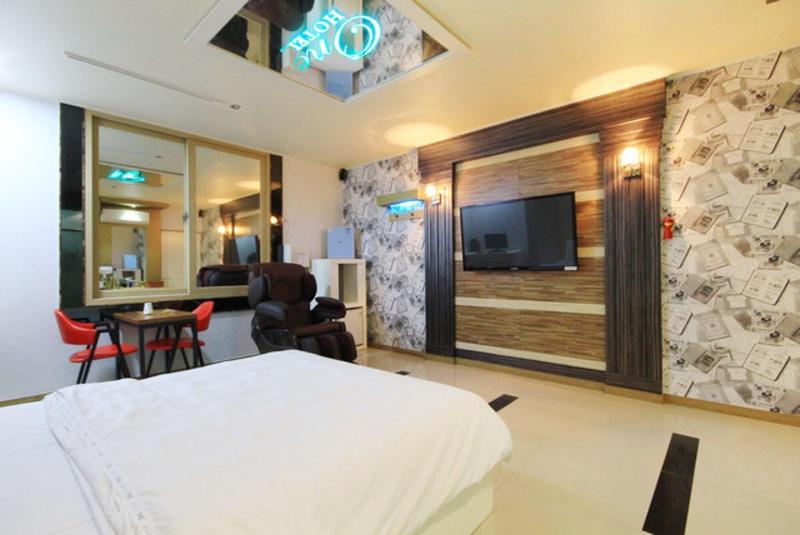 One Motel image
