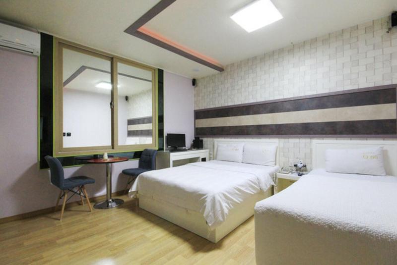 One Motel image