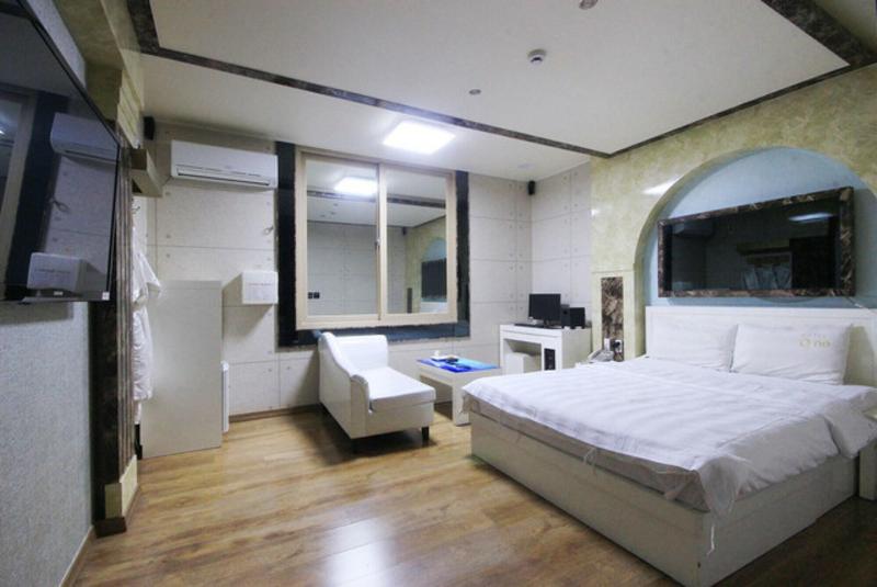 One Motel image