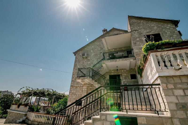 Apartments Bonaca Igalo image