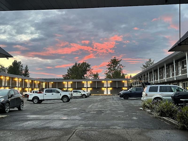 Anavada Inn Suites Spruceland image