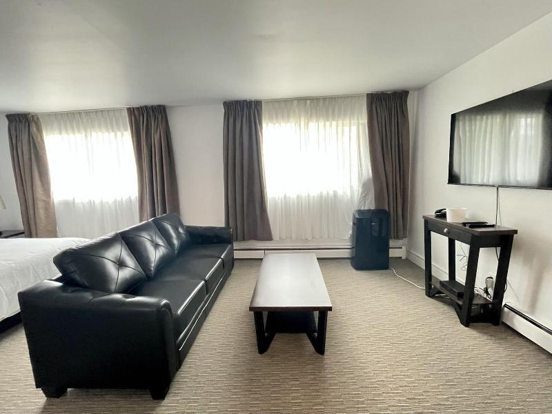 Anavada Inn Suites Spruceland image
