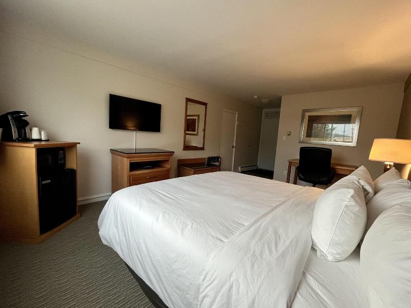 Anavada Inn Suites Spruceland image