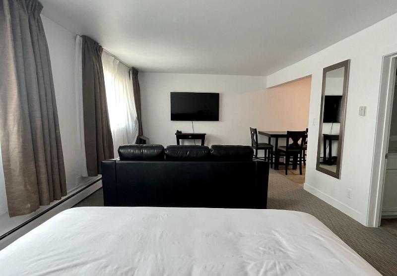 Anavada Inn Suites Spruceland image