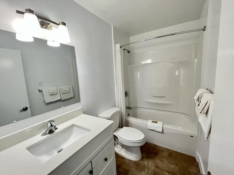 Anavada Inn Suites Spruceland image