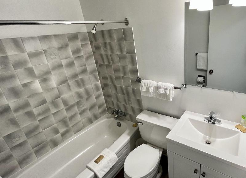 Anavada Inn Suites Spruceland image
