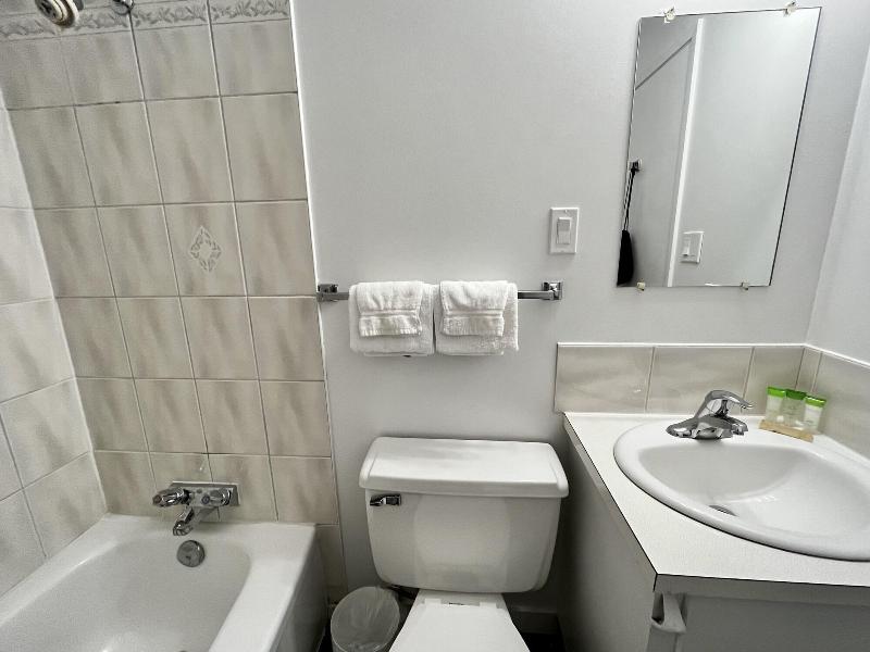 Anavada Inn Suites Spruceland image