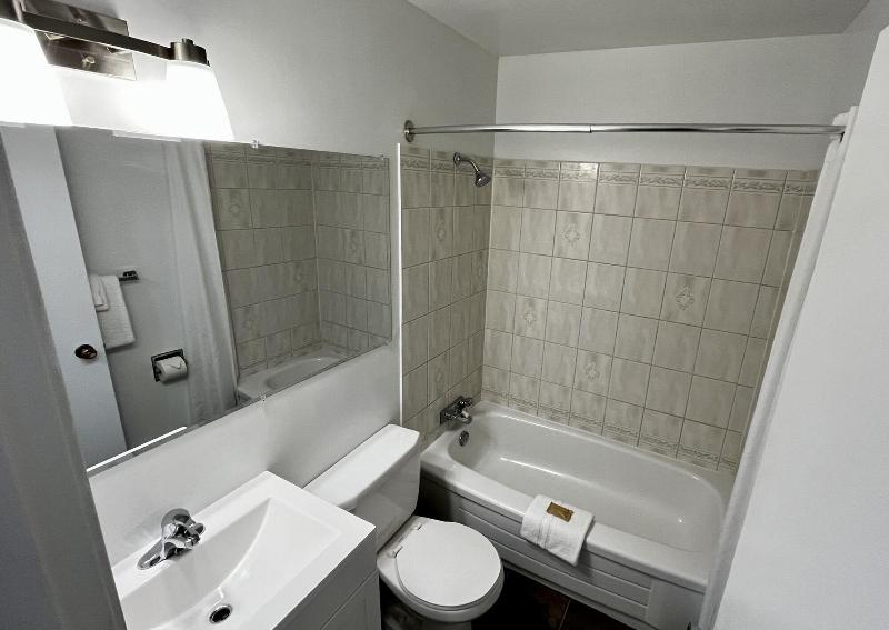 Anavada Inn Suites Spruceland image