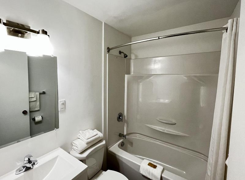 Anavada Inn Suites Spruceland image