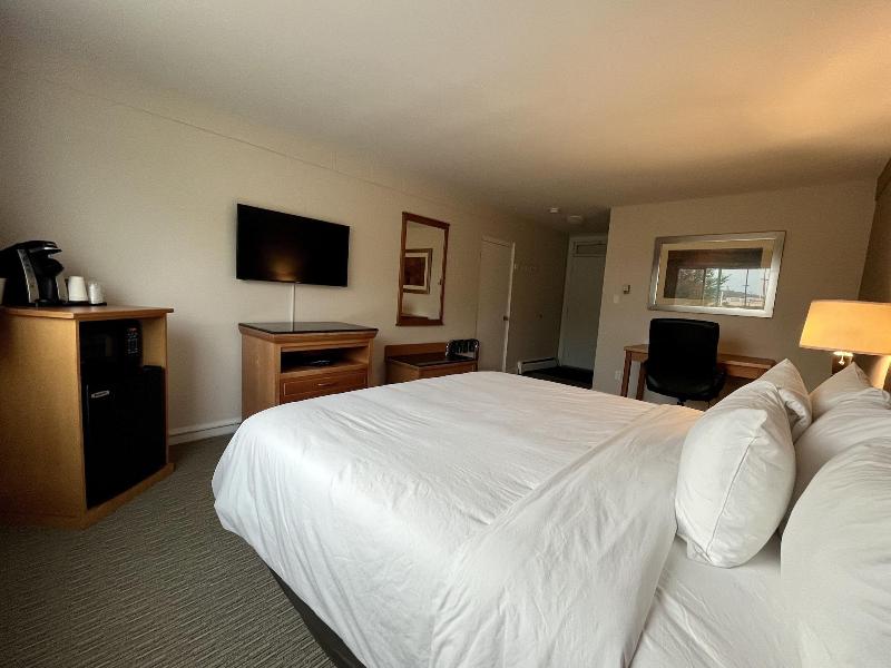 Anavada Inn Suites Spruceland image