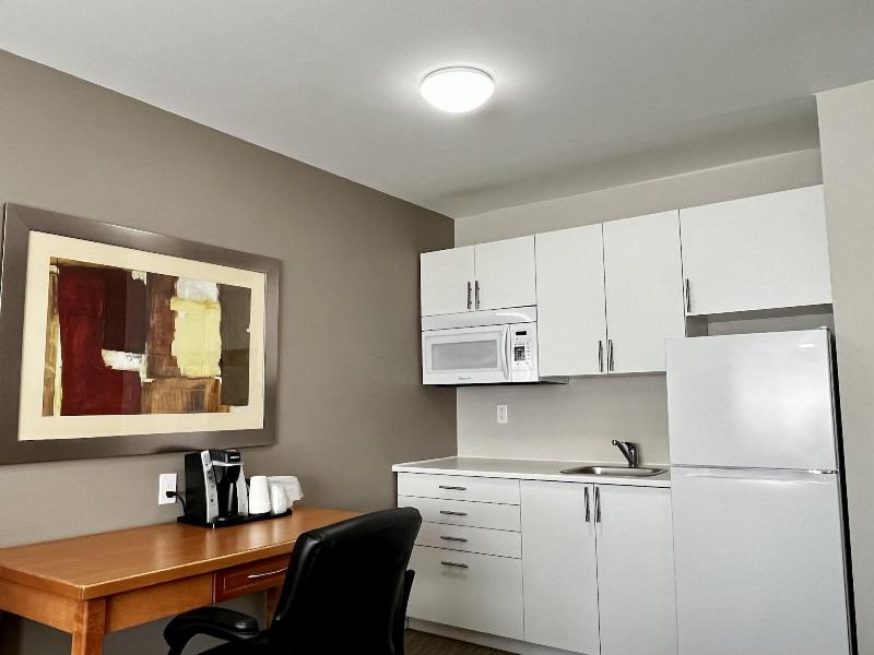 Anavada Inn Suites Spruceland image