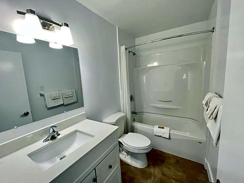 Anavada Inn Suites Spruceland image