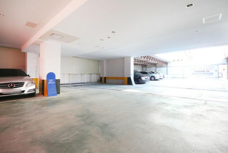 Blue Motel — general view