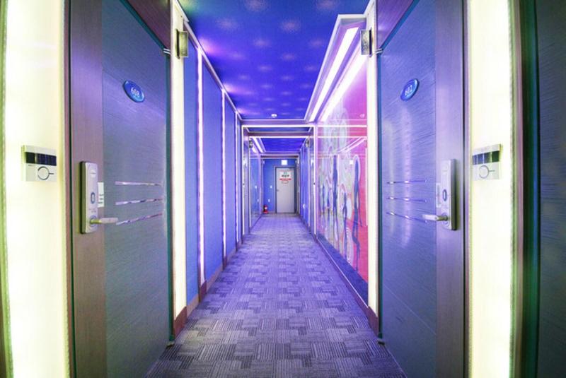 Blue Motel image