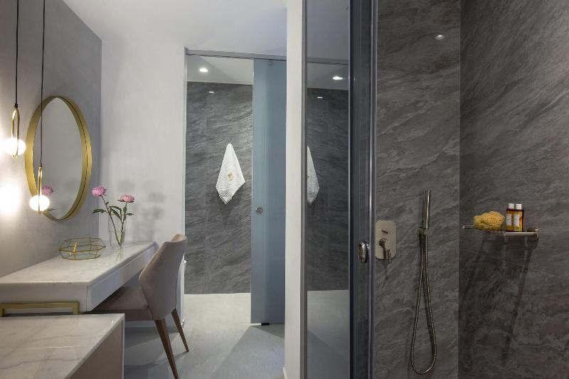 Mirabile Luxury Suites image