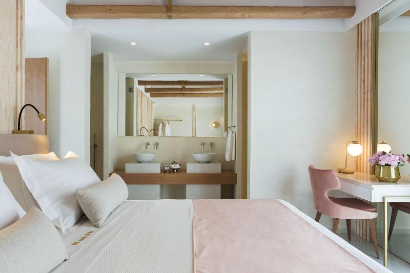 Mirabile Luxury Suites image