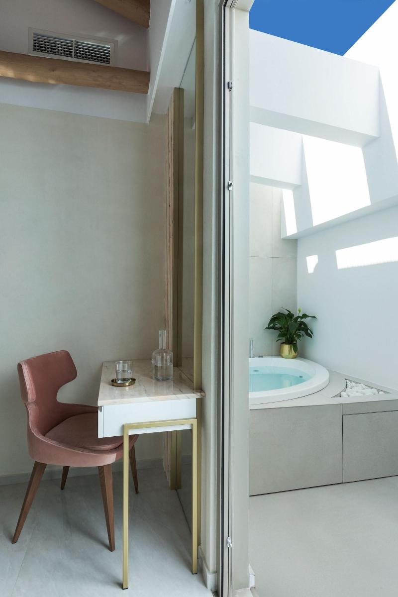 Mirabile Luxury Suites image