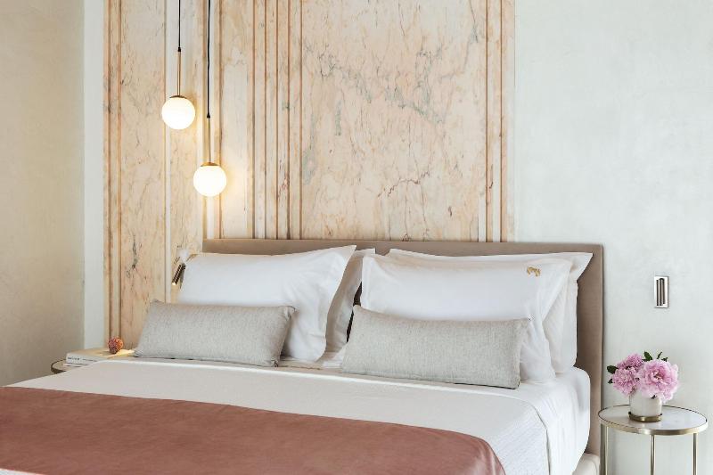 Mirabile Luxury Suites image