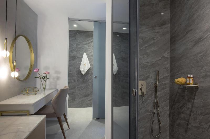 Mirabile Luxury Suites image