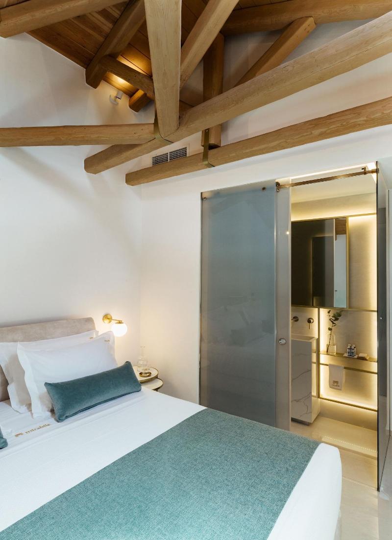 Mirabile Luxury Suites image
