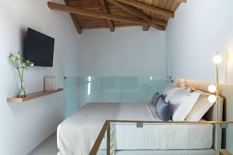 Mirabile Luxury Suites image