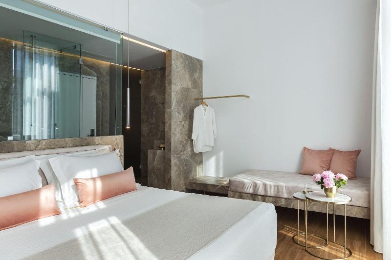Mirabile Luxury Suites image