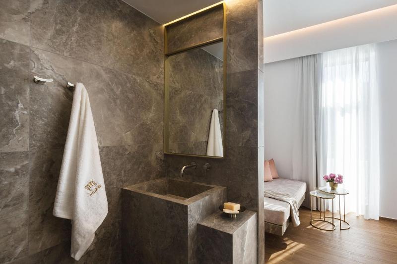 Mirabile Luxury Suites image