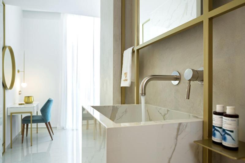 Mirabile Luxury Suites image