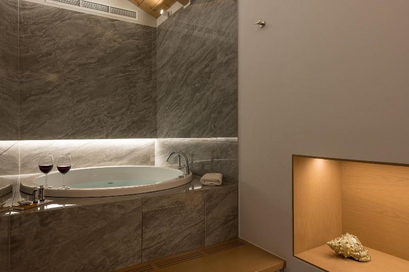 Mirabile Luxury Suites image
