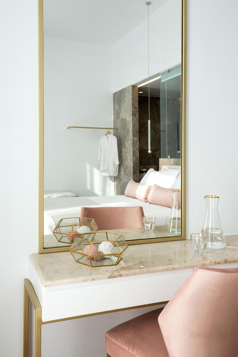 Mirabile Luxury Suites image
