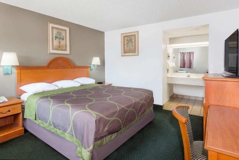 Redfinn Inn image
