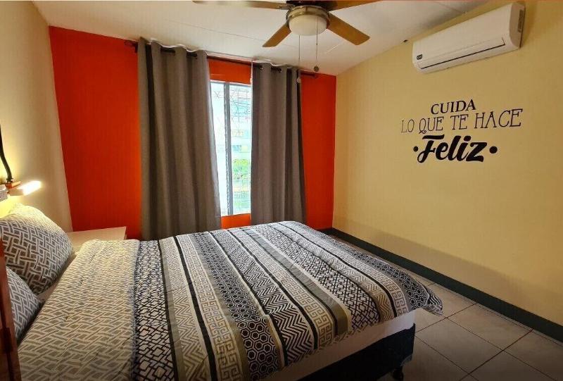 Hostal Casa Amiga image