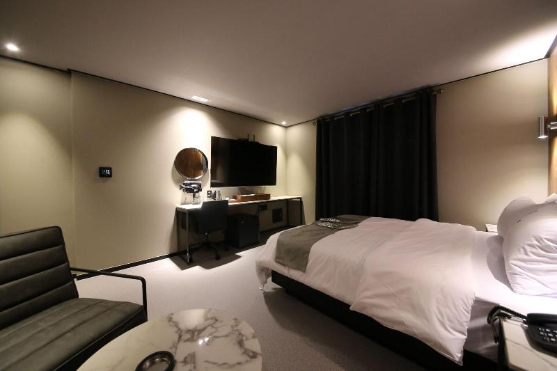 Ninespot Hotel image