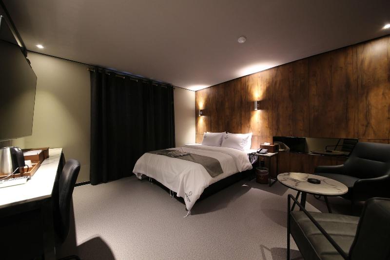Ninespot Hotel image