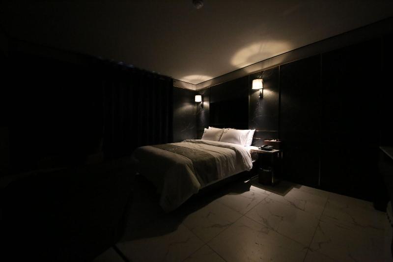 Ninespot Hotel image